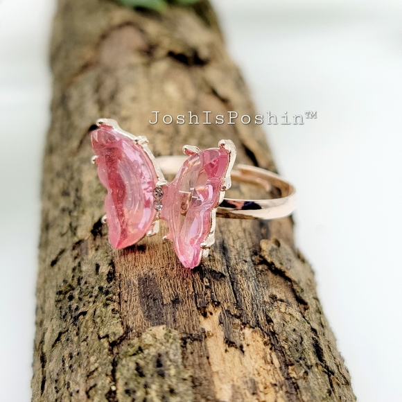 Rose gold crystal adjustable butterfly ring - Picture 3 of 5